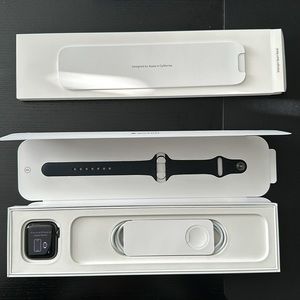 Apple Watch SE 40MM Aluminum Case and Sports Band